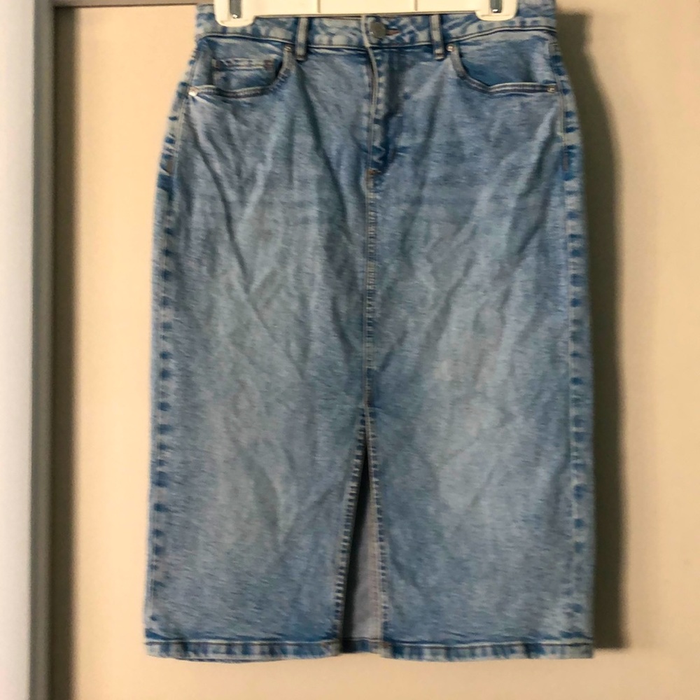 Like-new Loft light denim skirt